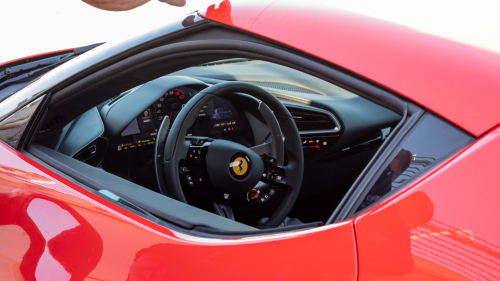 Próbáld ki a Ferrari 296 GTB-t egy felejthetetlen közúti élményvezetésen! 9