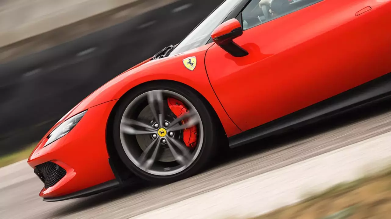 Próbáld ki a Ferrari 296 GTB-t egy felejthetetlen közúti élményvezetésen! fő kép