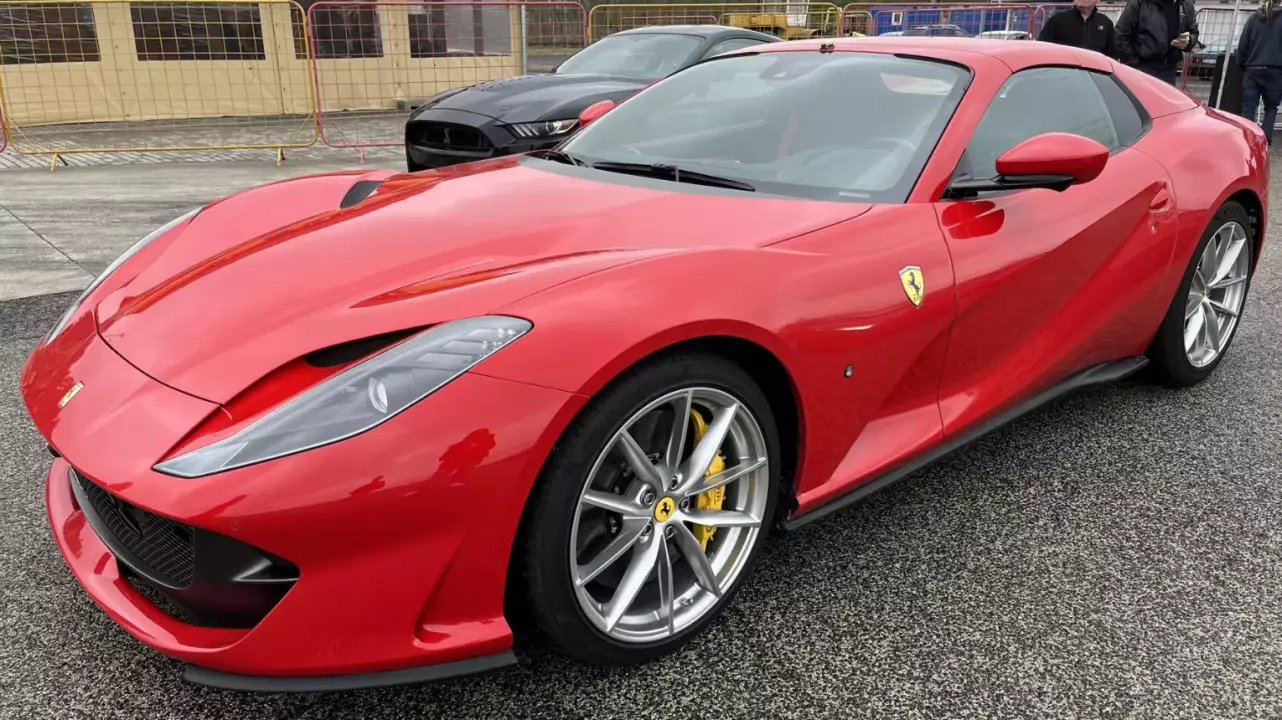 Ferrari 812 Superfast élményvezetés a Kakucs Ringen fő kép