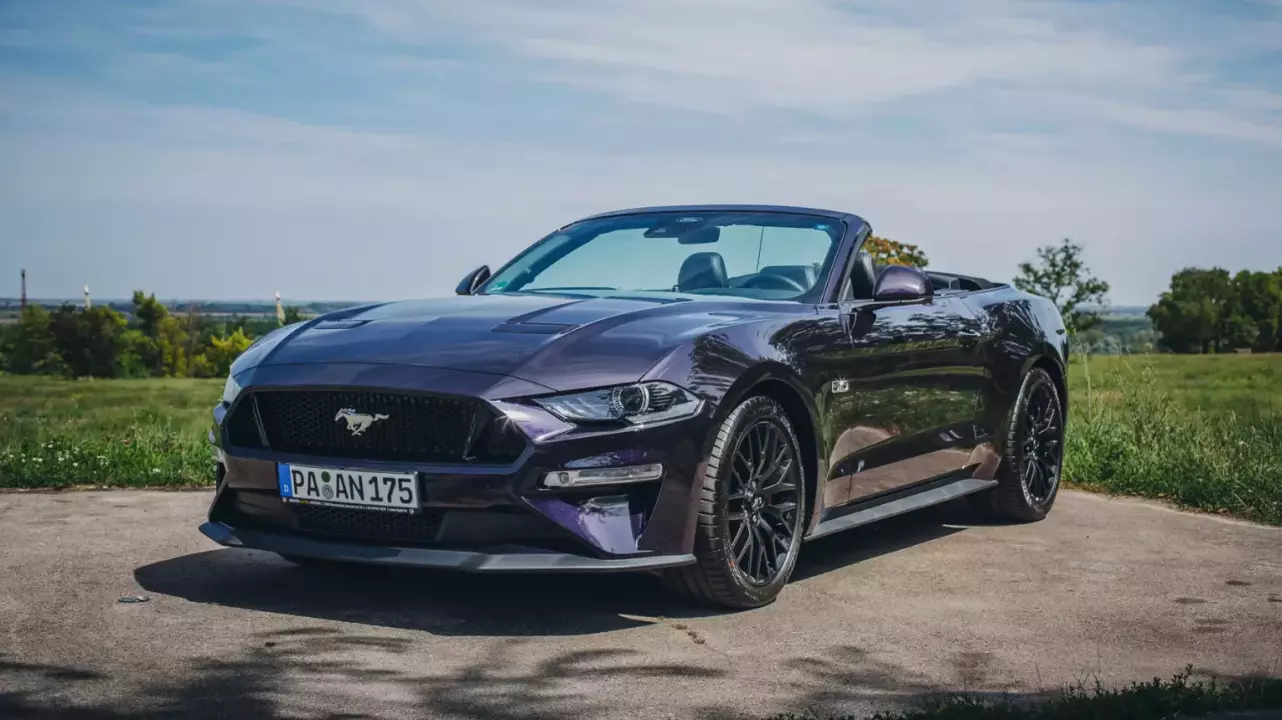 Ford Mustang GT Cabrio (2022) bérlés – az Elegáns Szörnyeteg! fő kép