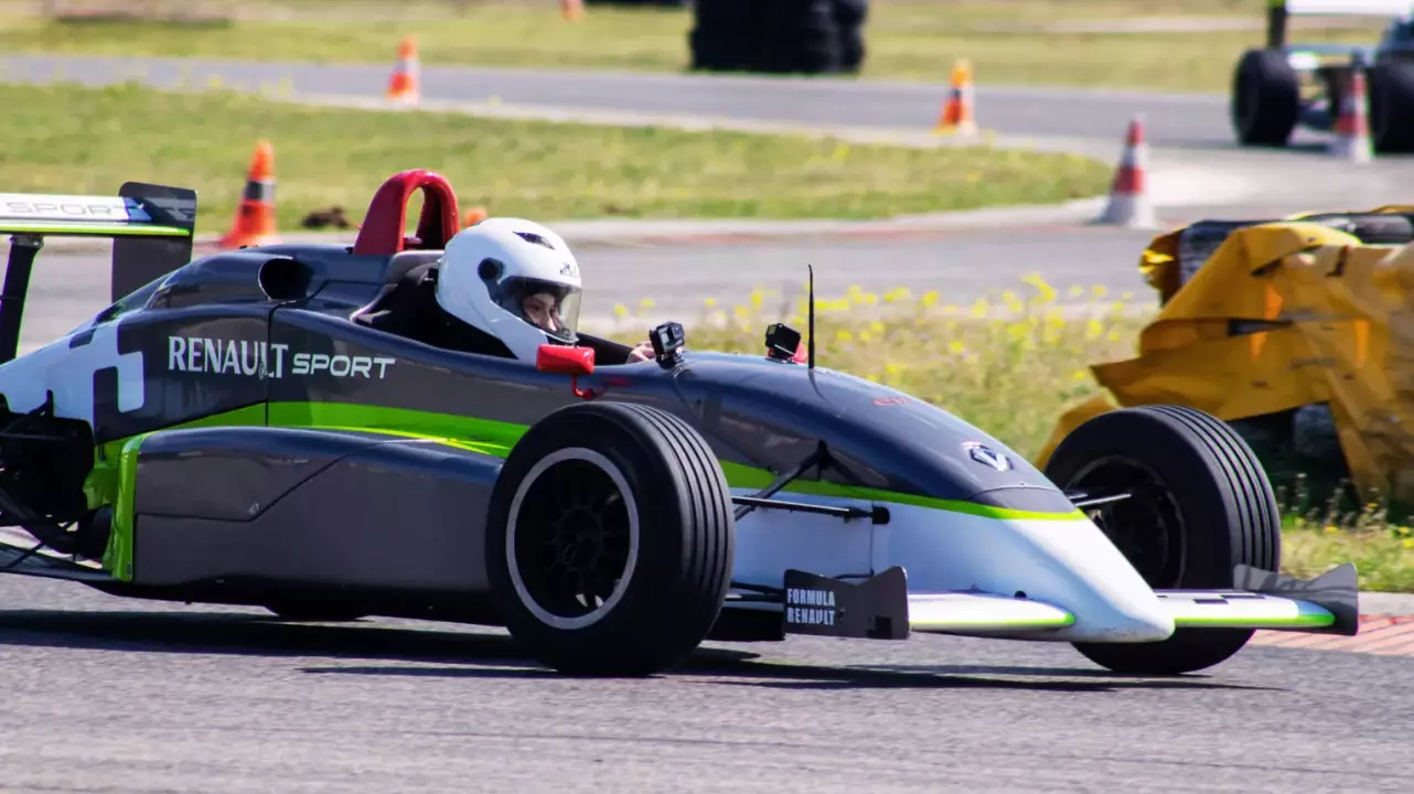 Formula Renault 1.6-os versenyautó vezetés a Kakucs Ringen fő kép