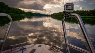 Élményhajózás Heléna hajóval a Tisza-tó nem védett vizein
