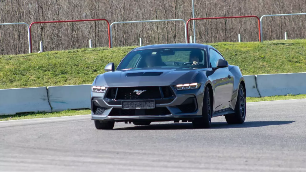 Mustang GT 2024 élményvezetés az M-Ringen – hétköznap/hétvégén fő kép