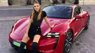Porsche Taycan 4S bérlése – esküvőre, fotózásra, filmforgatásra és egyéb rendezvényekre!