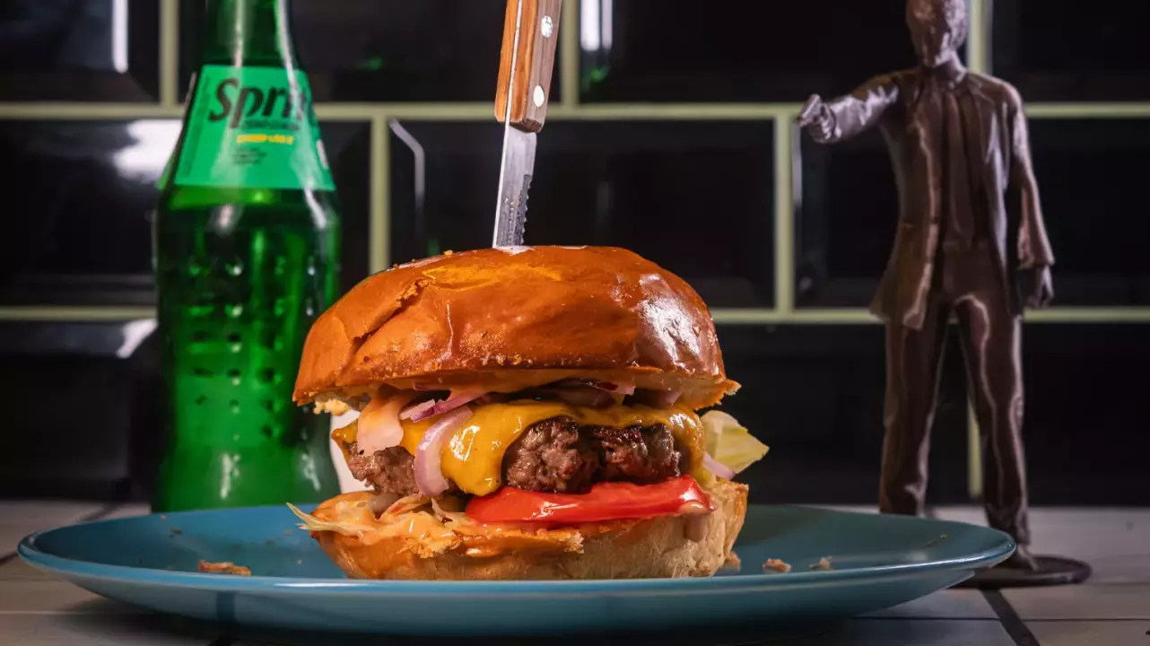 Az ikonikus burger! – Big Kahuna menü a Quentin's Burgerben fő kép
