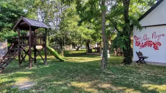 Relaxáljatok a Repülős Tájházban, a Villa Negra Tanyán a Tiszánál