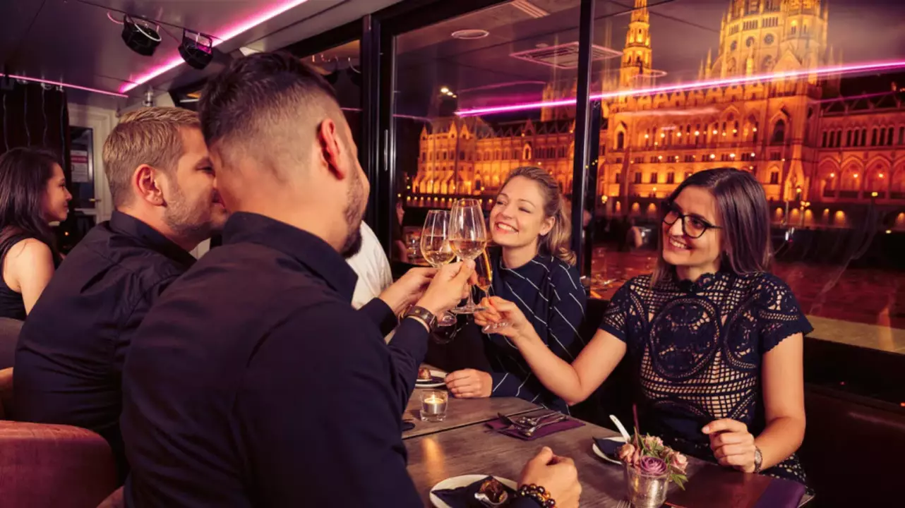 Vacsora és fények a Dunán – Egy varázslatos esti hajókirándulás Budapest szívében fő kép