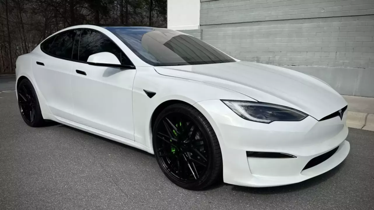 Tesla Model S Plaid bérlés 1 napra, vagy hétvégére fő kép